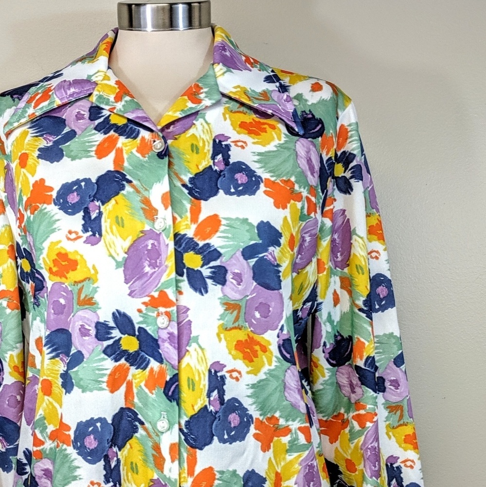 Vintage 1970's Dacron Poly Stretch Beautiful Floral Blouse
